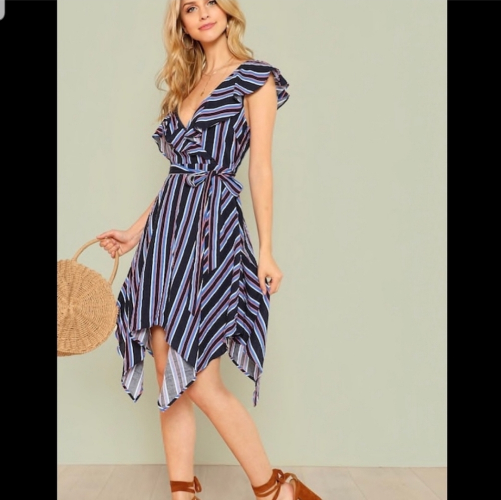 #120❤ BNWT DO + BE asymmetrical Dress - size small